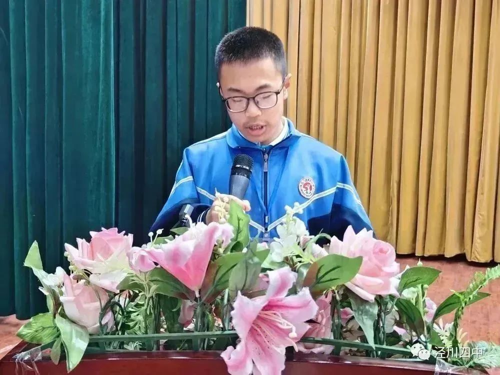 初二家長發言稿800字_家長會初二學生代表發言演講稿_初二家長會家長代表發言稿 精品
