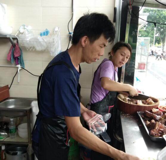 房東不念舊情漲租金，店家搬走后，房東慌了