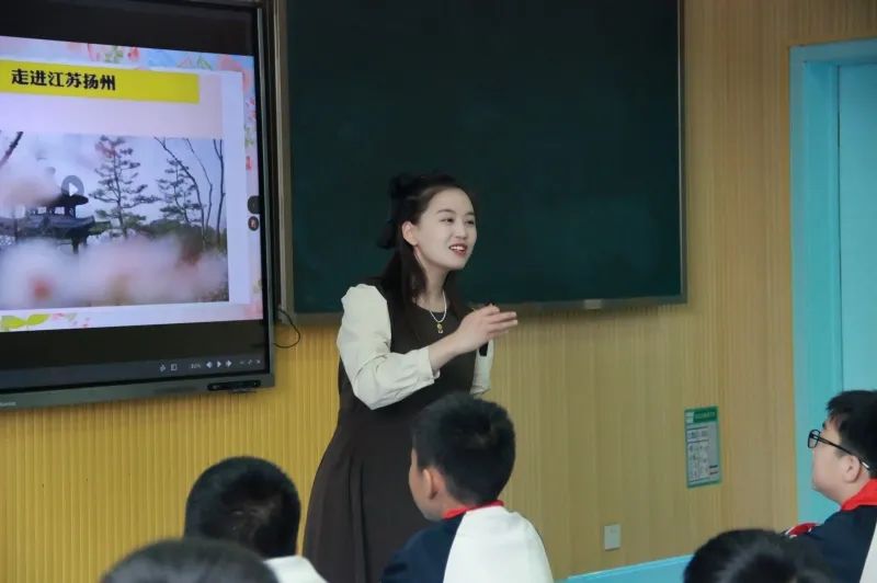 寫(xiě)讀后感評(píng)課稿_寫(xiě)讀后感評(píng)課語(yǔ)_稿評(píng)課讀后感寫(xiě)多少字