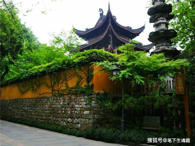 靈隱寺這幅上下聯各7個字的對聯，看明白的人不多